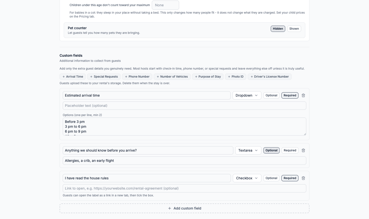 The booking settings form fields tab: an arrival time choice, a free-text question and a house-rules checkbox the guest fills in