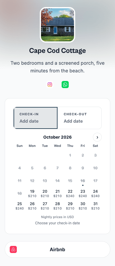 A link page on a phone: the rental's photo as a rounded tile, its name and description, Instagram and WhatsApp icons, then the booking form with its calendar open and the price under each free day